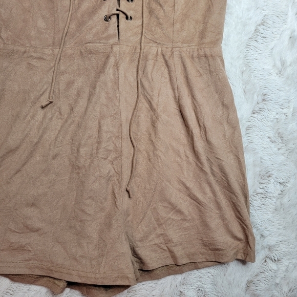 ✨️CL Illa Illa Tan Soft Sleeveless Lace Up Detail Romper Size L - Picture 7 of 13